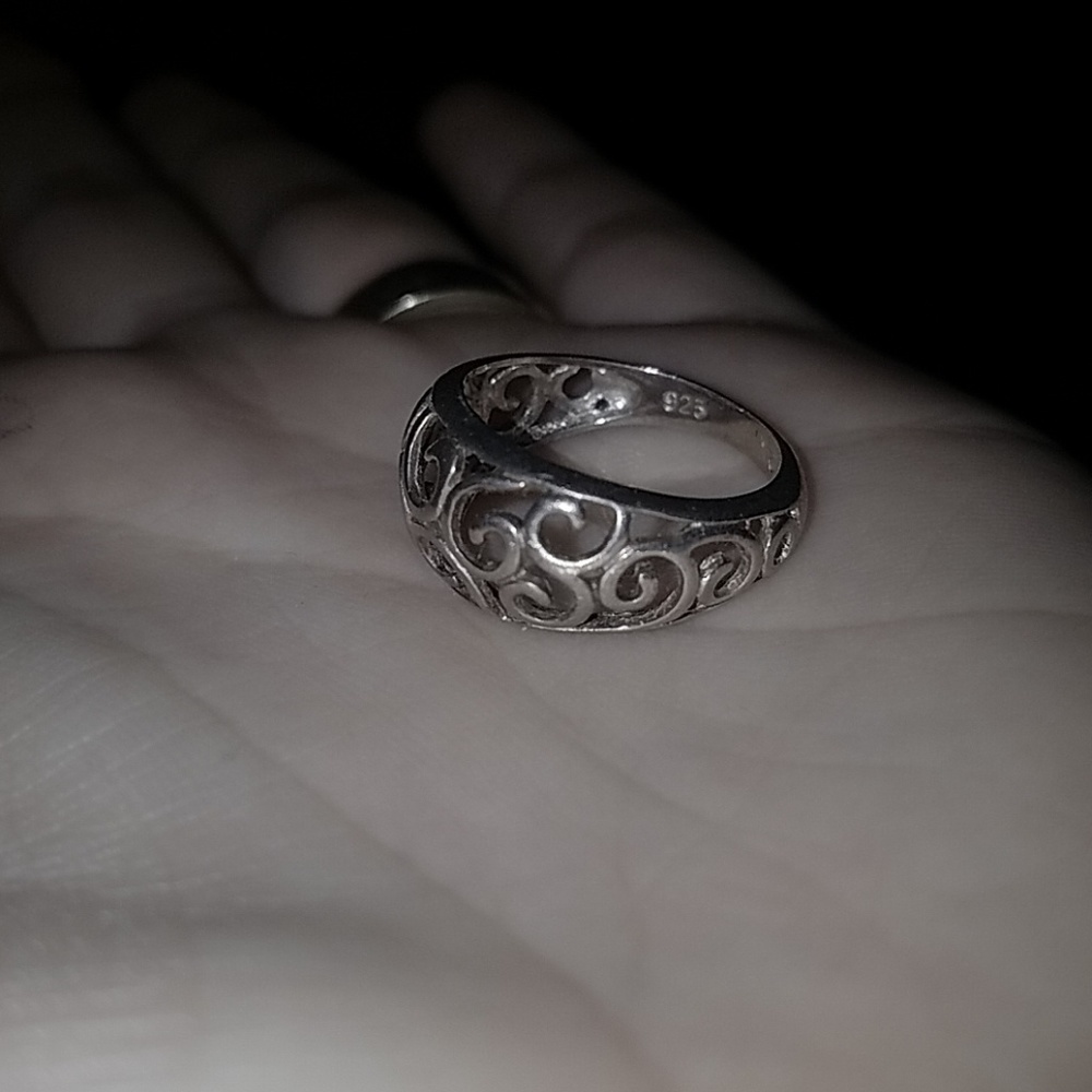 Silver ring - Picture 2 of 4